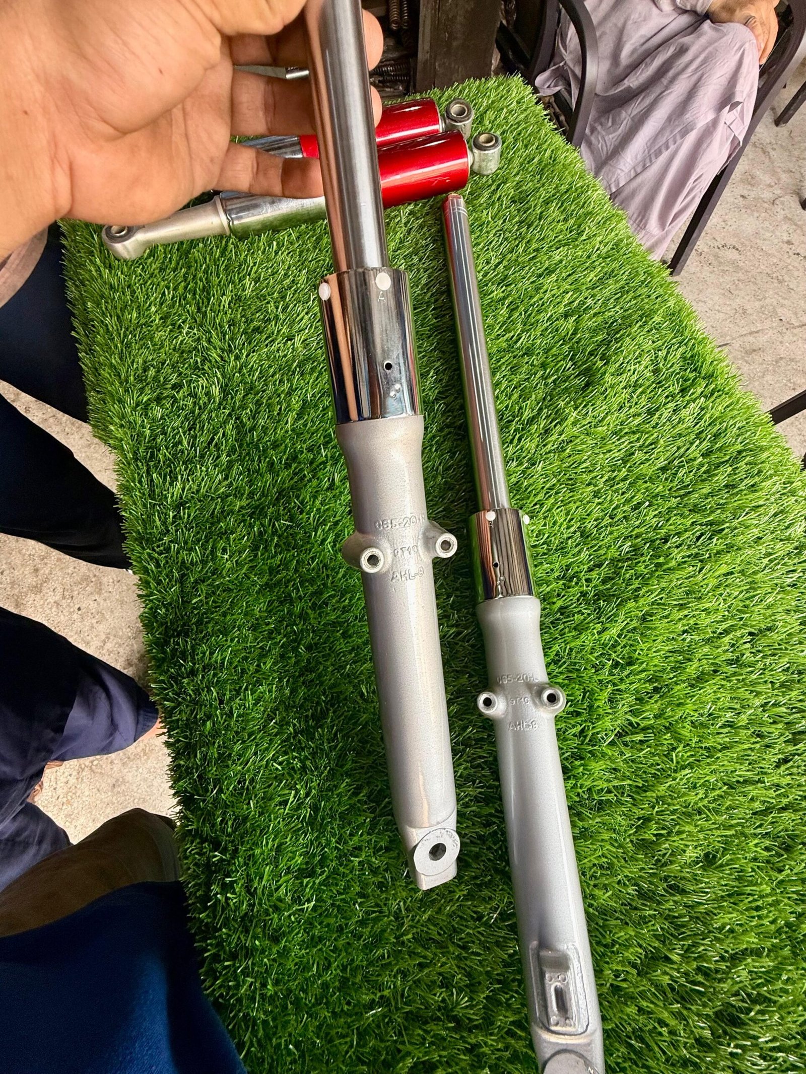 Honda CD70 Front Shocks – Genuine - Image 3